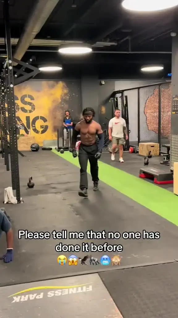 XDA Memes - Whenever I see a noob at the gym listening to